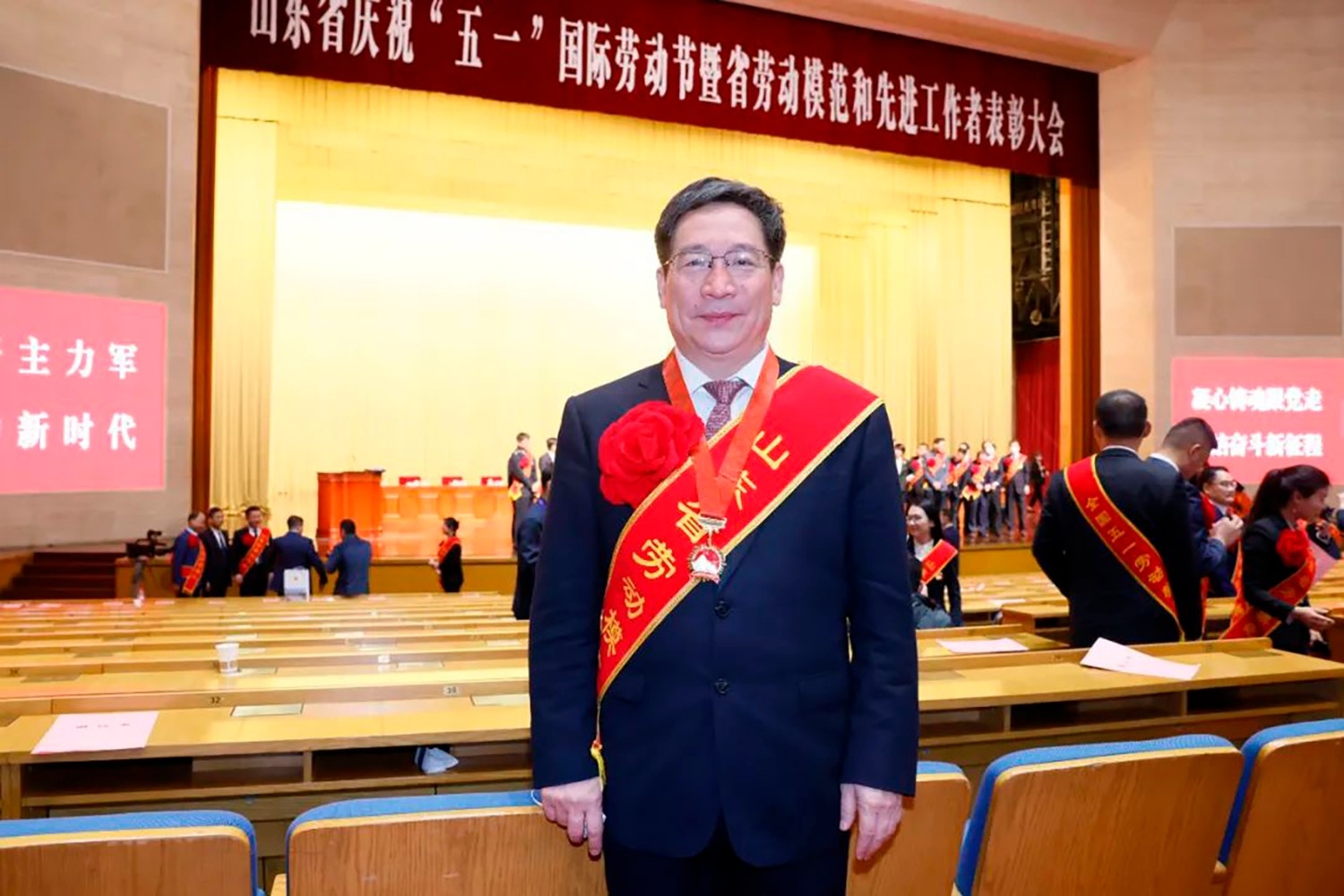 喜報！李永勝董事長被授予“山東省勞動模范”稱號 受省委、省政府表彰 (5)